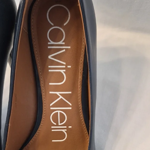 Calvin Klein Women's Black Pointed Toe Leather Heels - Picture 6 of 10